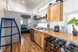 Tiny House Oscar - one block to Harrison - Image 5