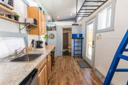 Tiny House Oscar - one block to Harrison - Image 4