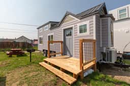 Tiny House Huckleberry - downtown & pet friendly - Image 3