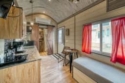 Tiny House Tabor - downtown & Pet Friendly - Image 4