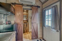 Tiny House Tabor - downtown & Pet Friendly - Image 5
