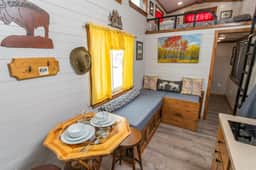 Tiny House Marshall- 1 block from Harrison - Image 3