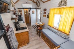 Tiny House Marshall- 1 block from Harrison - Image 5