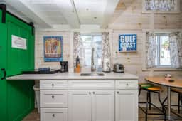 Tiny House Green Lifeguard Stand - sleeps 5 - Image 4