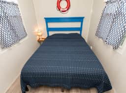Tiny House Blue Lifeguard - pet friendly - Image 2