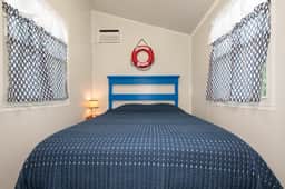 Tiny House Blue Lifeguard - pet friendly - Image 3