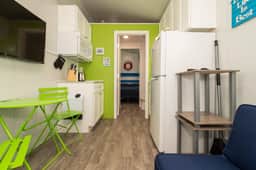 Tiny House Blue Lifeguard - pet friendly - Image 5