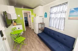 Tiny House Blue Lifeguard - pet friendly - Image 3