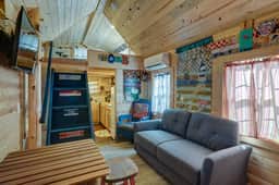 Cozy & rustic Tiny House in Downtown Leadville - Image 2