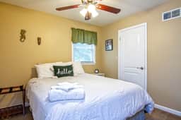 Cabin by the Creek with private creek access - - Image 5