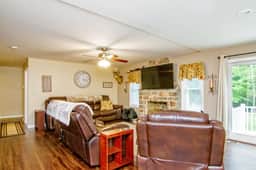 Cabin by the Creek with private creek access - - Image 2