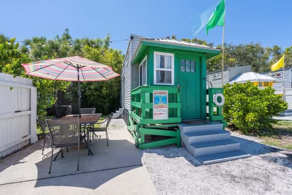 Tiny House Green Lifeguard Stand - sleeps 5 - Image 1