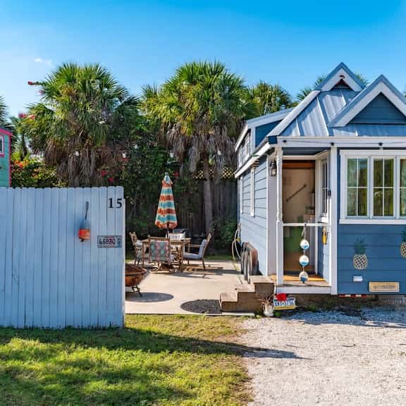 Tiny House Piña Colada- pet friendly - Image 1