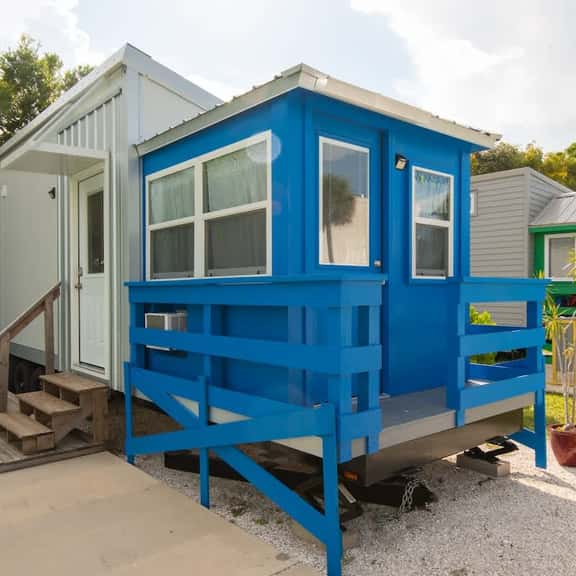 Tiny House Blue Lifeguard - pet friendly - Image 1