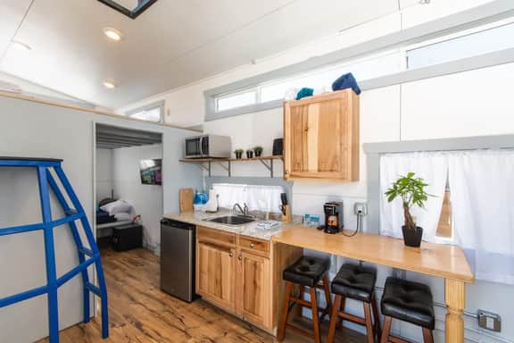 Tiny House Oscar - one block to Harrison - Image 3