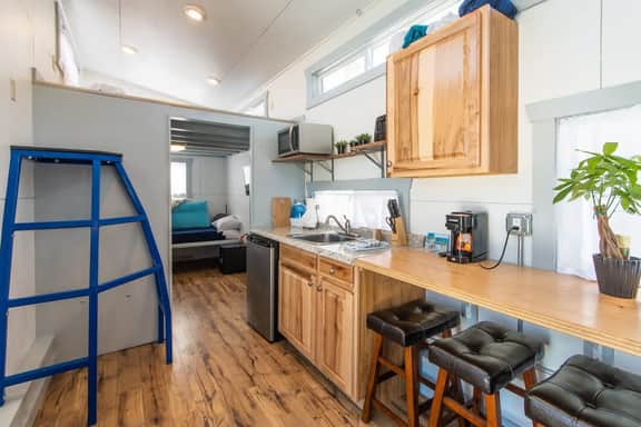 Tiny House Oscar - one block to Harrison - Image 5