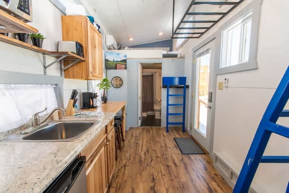 Tiny House Oscar - one block to Harrison - Image 4
