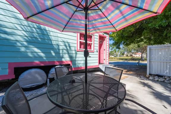 Tiny House Flamingo - free WiFi - Image 3