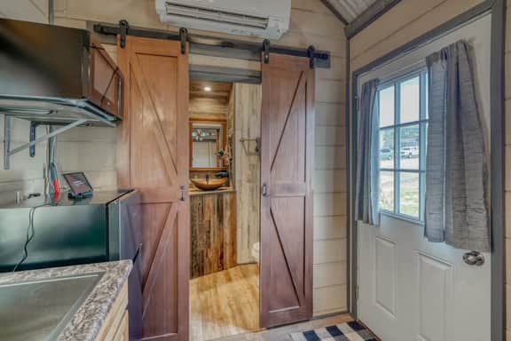 Tiny House Tabor - downtown & Pet Friendly - Image 5