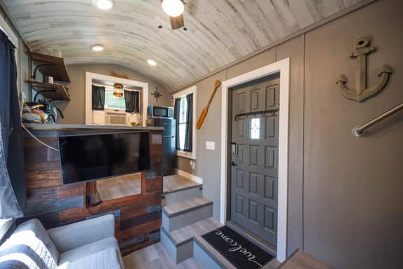Tiny House Pirate Ship - Sleeps 2 near Siesta Key beach - Image 4