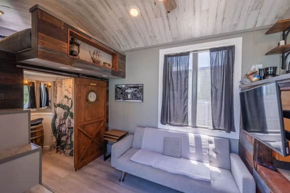 Tiny House Pirate Ship - Sleeps 2 near Siesta Key beach - Image 4