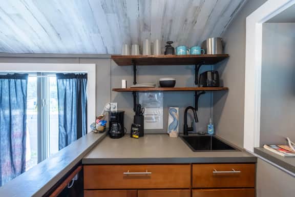 Tiny House Pirate Ship - Sleeps 2 near Siesta Key beach - Image 3