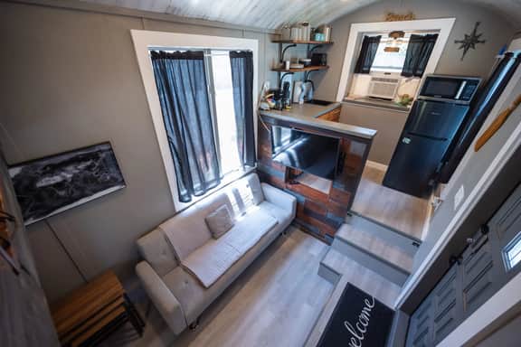 Tiny House Pirate Ship - Sleeps 2 near Siesta Key beach - Image 2