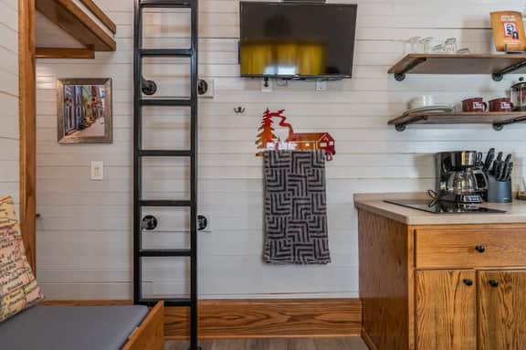 Tiny House Marshall- 1 block from Harrison - Image 4