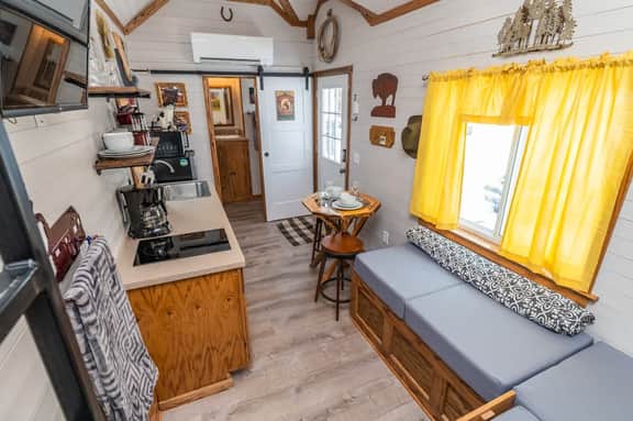 Tiny House Marshall- 1 block from Harrison - Image 5