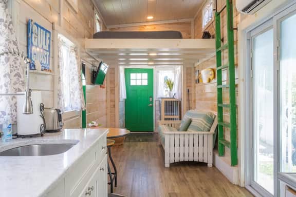 Tiny House Green Lifeguard Stand - sleeps 5 - Image 2