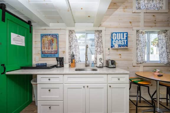 Tiny House Green Lifeguard Stand - sleeps 5 - Image 4