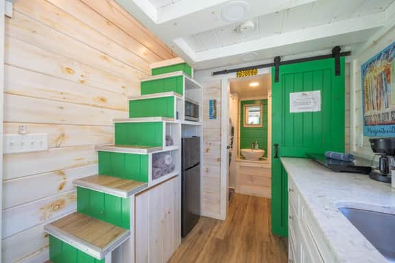 Tiny House Green Lifeguard Stand - sleeps 5 - Image 4