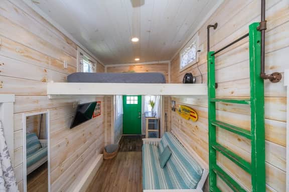 Tiny House Green Lifeguard Stand - sleeps 5 - Image 3