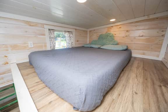Tiny House Green Lifeguard Stand - sleeps 5 - Image 2