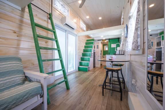 Tiny House Green Lifeguard Stand - sleeps 5 - Image 5