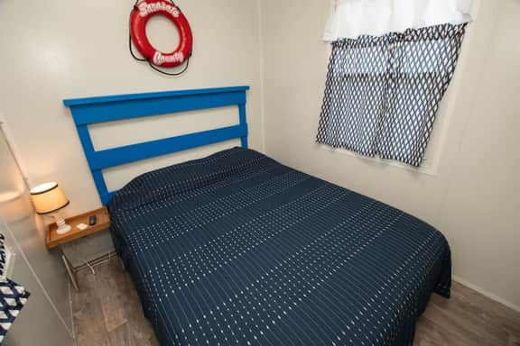 Tiny House Blue Lifeguard - pet friendly - Image 4