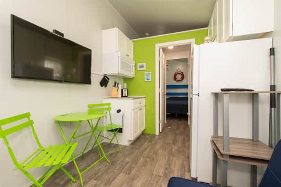 Tiny House Blue Lifeguard - pet friendly - Image 4
