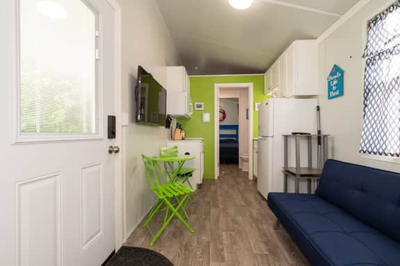Tiny House Blue Lifeguard - pet friendly - Image 2
