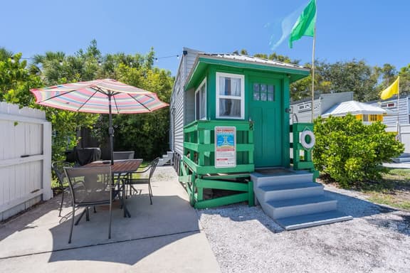 Tiny House Green Lifeguard Stand - sleeps 5 - Image 1
